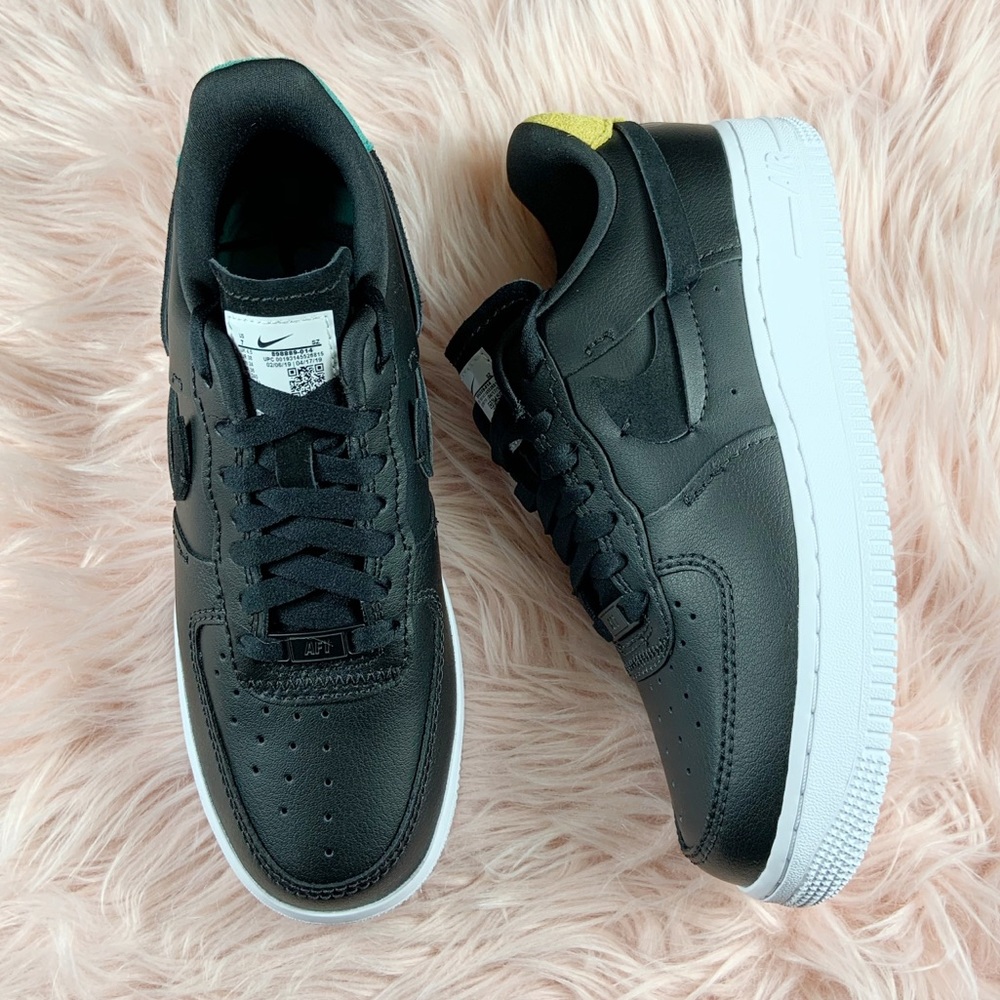New Women’s Nike Air Force 1 ‘07 LX black leather - Picture 2 of 6